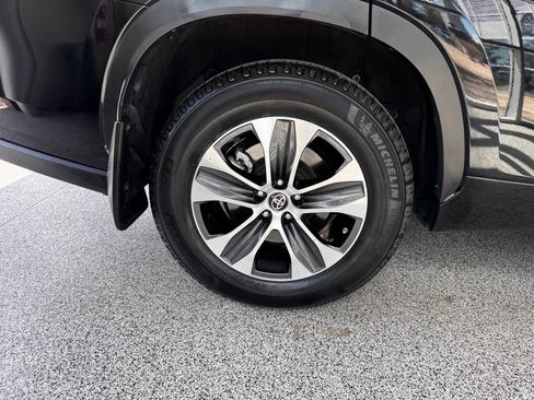 Certified 2023 Toyota Highlander XLE AWD/4WD image 20