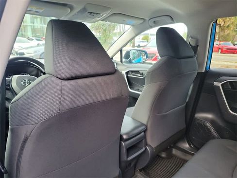 Used 2019 Toyota RAV4 LE image 12