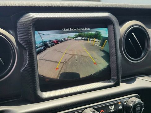 Used 2023 Jeep Wrangler Unlimited w/ Cold Weather Group AWD/4WD image 18