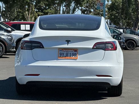 Used 2018 Tesla Model 3 Long Range RWD image 4