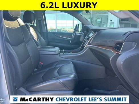 Used 2019 Cadillac Escalade Luxury image 42