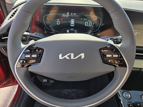 New 2025 Kia Niro EX image 11