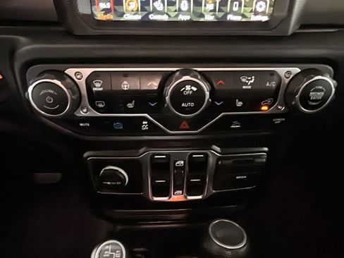 Used 2023 Jeep Wrangler Unlimited w/ Cold Weather Group AWD/4WD image 25