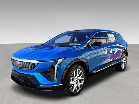 New 2026 Cadillac Optiq Luxury 1 image 3