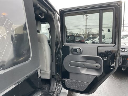 Used 2007 Jeep Wrangler Unlimited Sahara image 15