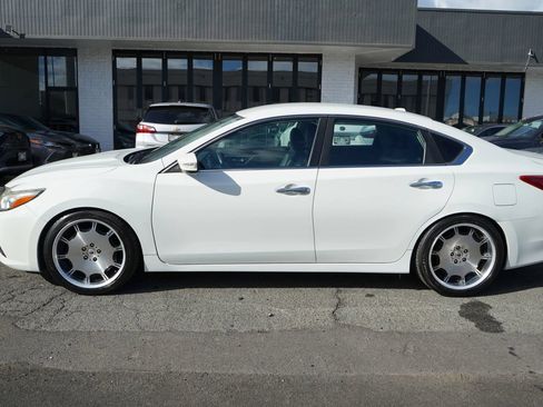 Used 2018 Nissan Altima 2.5 SL FWD image 2