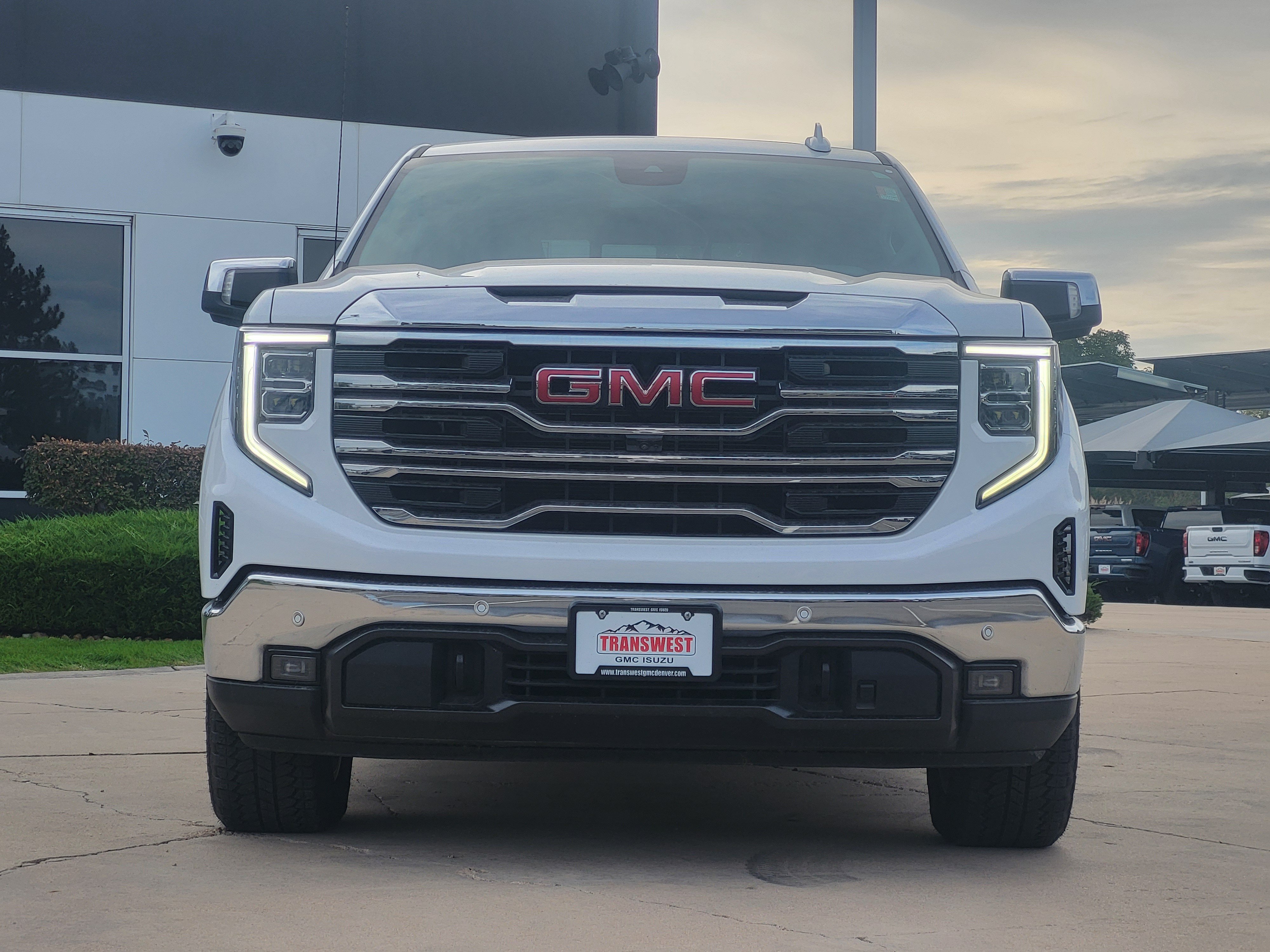 Used 2022 GMC Sierra 1500 SLT w/ SLT Premium Plus Package AWD/4WD image 2