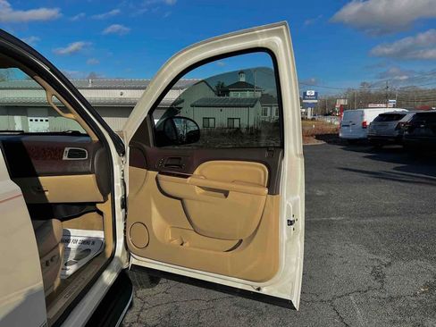 Used 2014 GMC Yukon Denali image 21