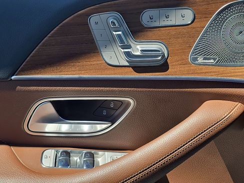 Used 2025 Mercedes-Benz GLS 450 4MATIC image 33