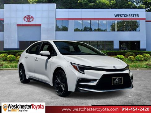 Used 2025 Toyota Corolla SE w/ SE Premium Package FWD image 1
