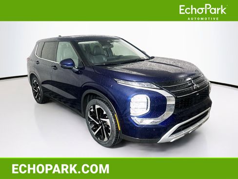 Used 2024 Mitsubishi Outlander SE image 1