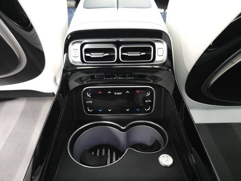 Used 2024 Mercedes-Benz Maybach S 680 4MATIC image 33