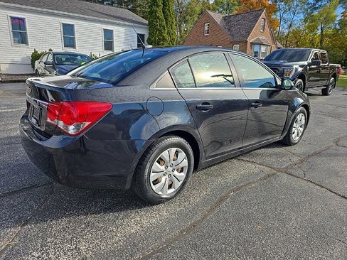 Used 2012 Chevrolet Cruze LS image 4