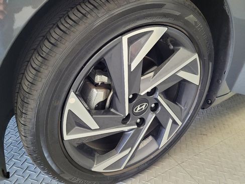 Used 2025 Hyundai Elantra SEL image 31