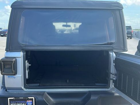 Used 2018 Jeep Wrangler Unlimited Sport image 31