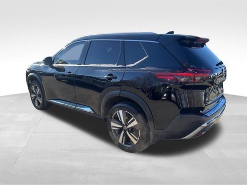 Used 2021 Nissan Rogue Platinum image 3