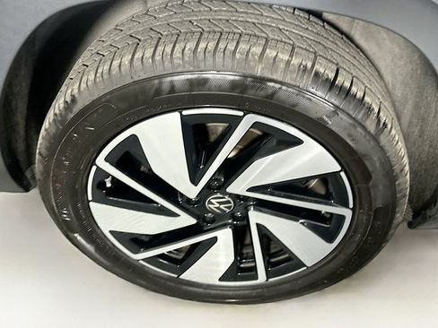 Used 2025 Volkswagen Atlas SE image 11