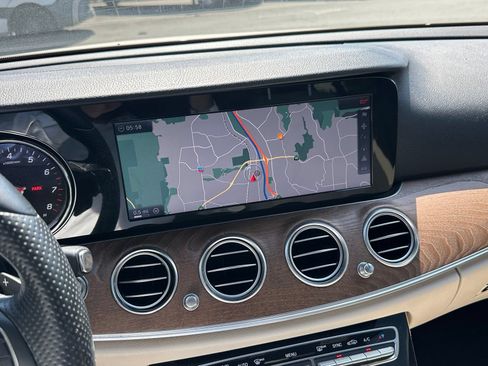 Used 2017 Mercedes-Benz E 300 image 4