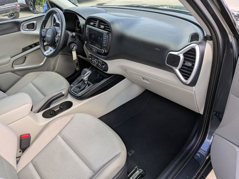 Certified 2025 Kia Soul LX w/ LX Technology Package FWD image 13