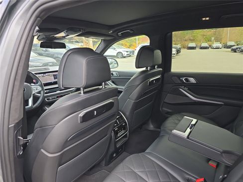 Used 2023 BMW X7 xDrive40i w/ Premium Package AWD/4WD image 16
