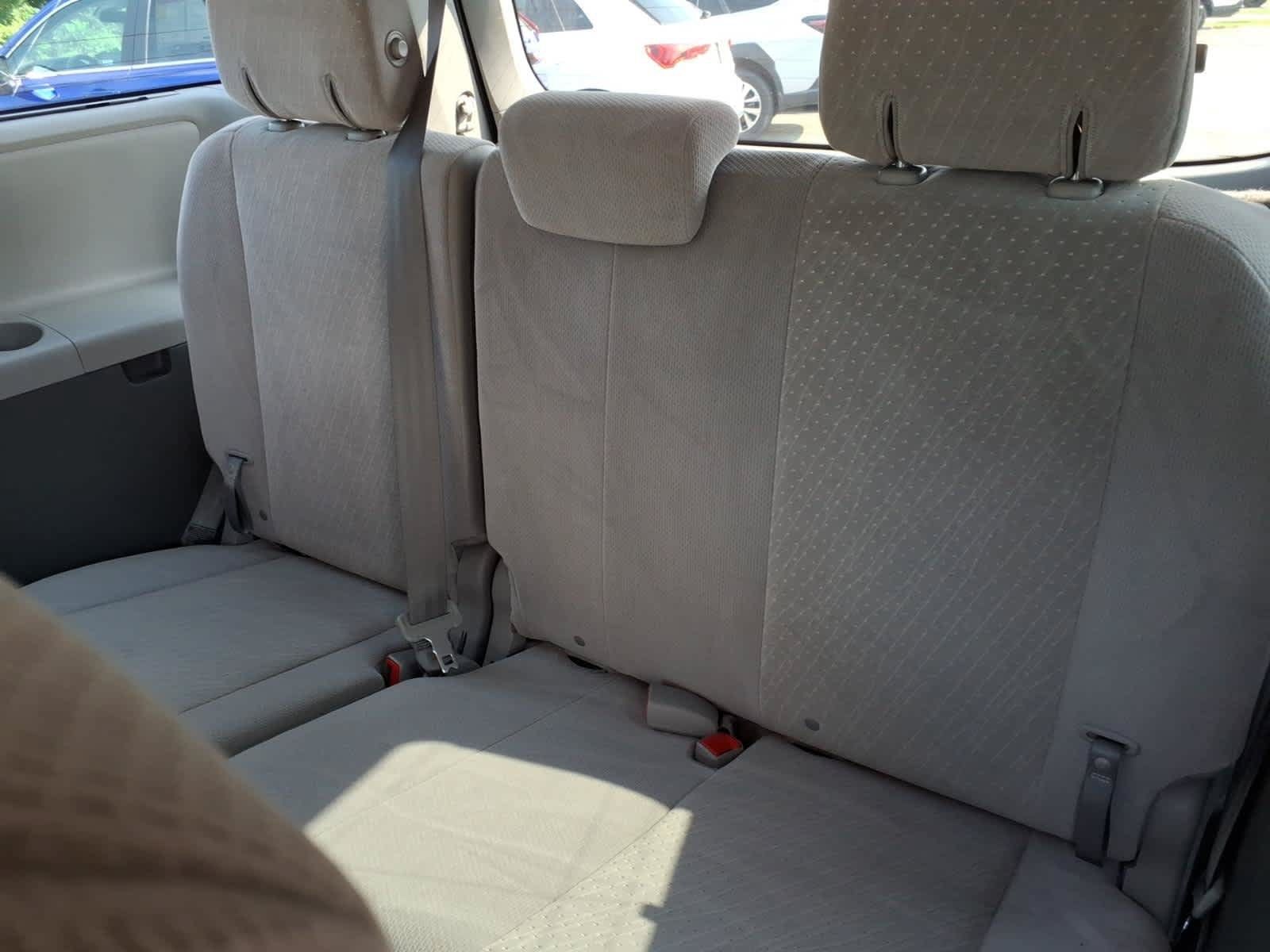 Used 2020 Toyota Sienna LE w/ LE Preferred Package FWD image 11