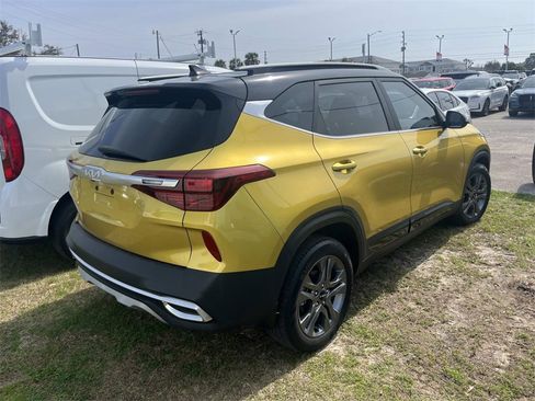 Used 2023 Kia Seltos S w/ Navigation Package image 3