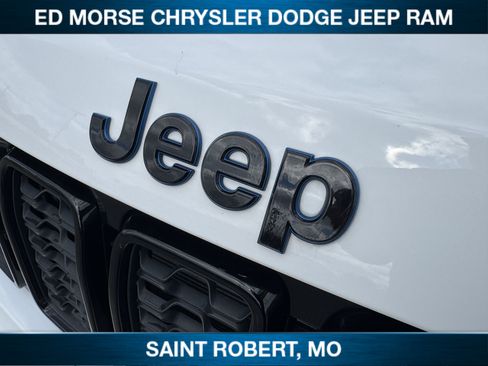 Used 2019 Jeep Grand Cherokee Laredo AWD/4WD image 9