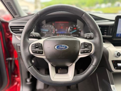 Used 2023 Ford Explorer XLT w/ Equipment Group 202A AWD/4WD image 23