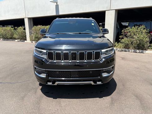 Used 2023 Jeep Wagoneer Series III w/ Convenience Group I AWD/4WD image 4