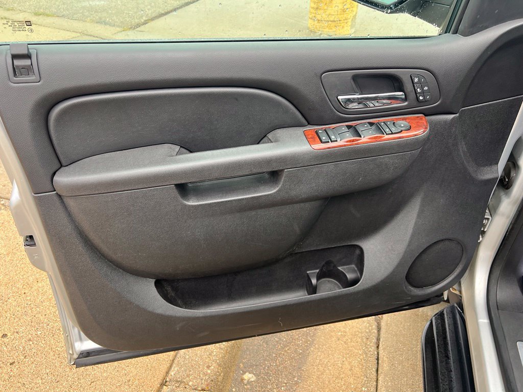 Used 2012 Chevrolet Avalanche LTZ AWD/4WD image 17