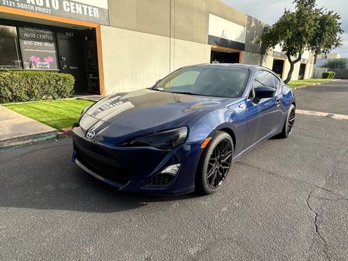 Used 2014 Scion FR-S image 2