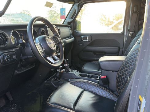 Used 2023 Jeep Gladiator Overland image 5