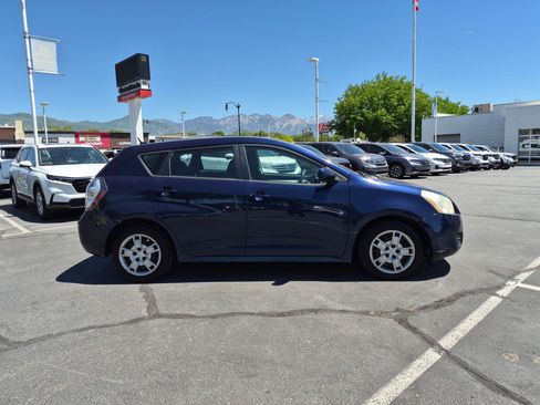 Used 2009 Pontiac Vibe w/ Preferred Package FWD image 2