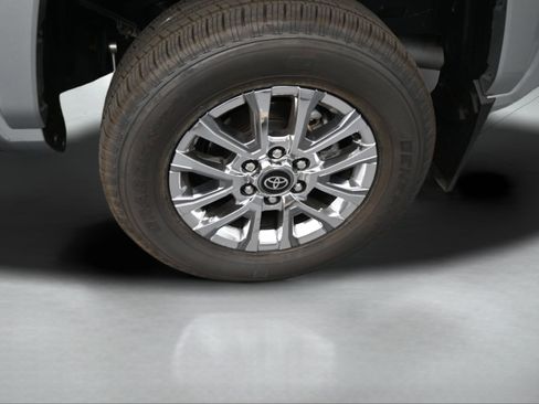 Used 2025 Toyota Tacoma Limited AWD/4WD image 36