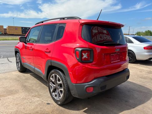 Used 2015 Jeep Renegade Latitude FWD image 11