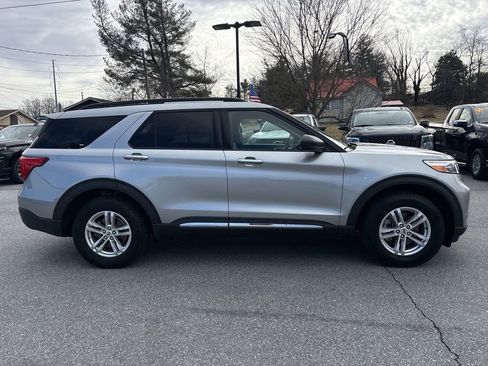 Used 2021 Ford Explorer XLT w/ Equipment Group 202A image 11