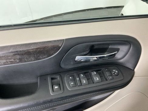 Used 2012 Dodge Grand Caravan SXT image 11