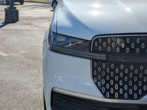 Used 2025 Lincoln Navigator L Reserve image 10