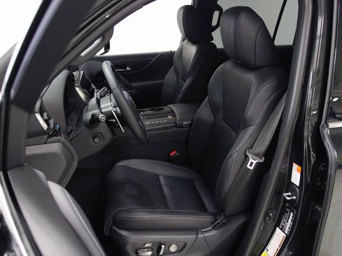 Used 2025 Lexus LX 700h Luxury image 19