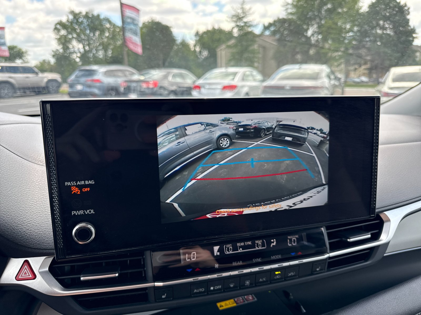 Used 2026 Toyota Sienna XLE FWD image 15