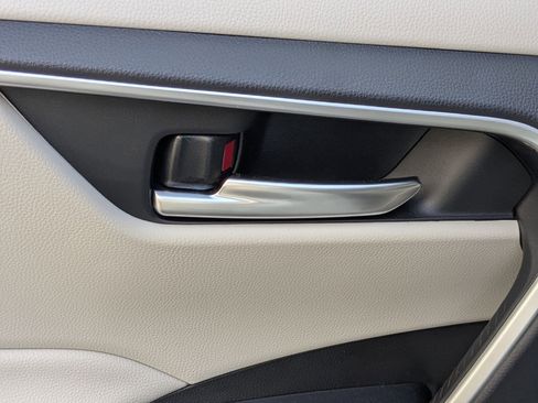 Used 2025 Toyota RAV4 XLE Premium image 28