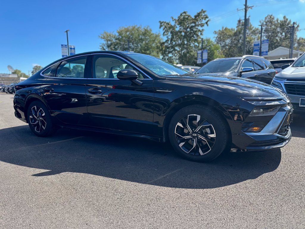 Used 2025 Hyundai Sonata SEL FWD image 5
