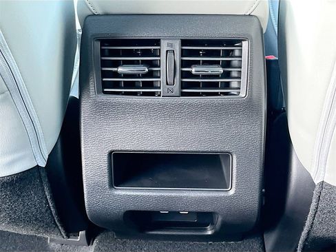 New 2025 Mitsubishi Outlander SE image 27