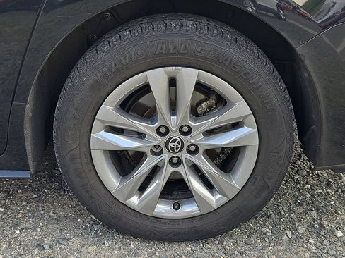 Used 2024 Toyota Sienna Limited AWD/4WD image 12