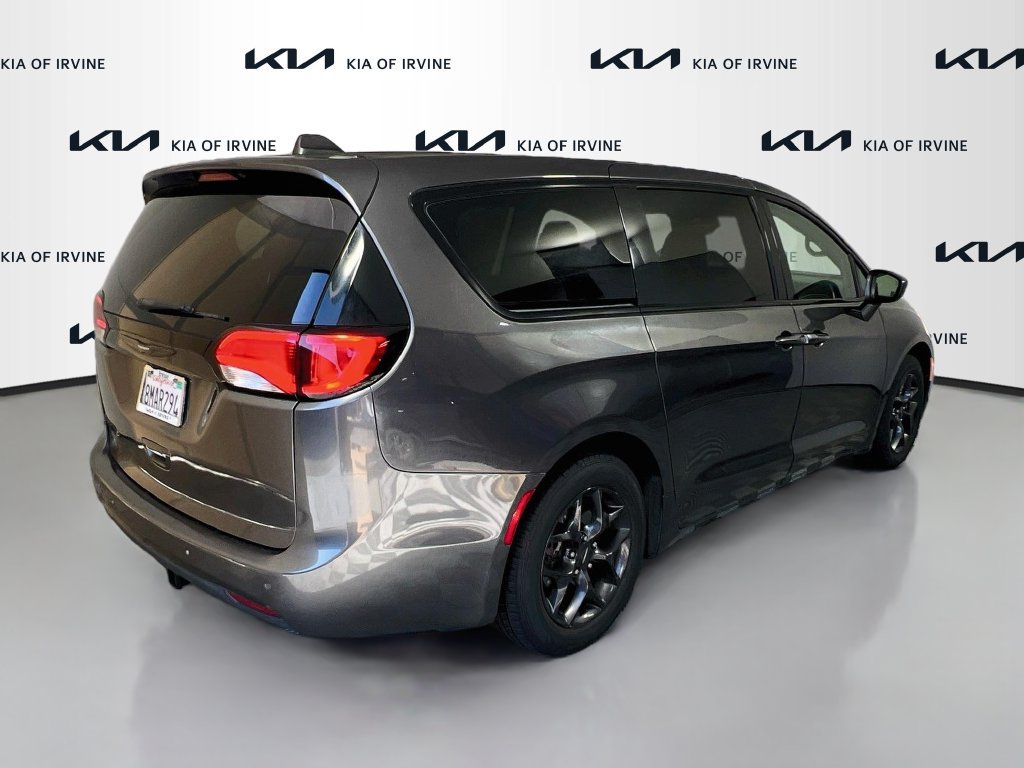 Used 2019 Chrysler Pacifica Touring Plus w/ S Appearance Package FWD image 5