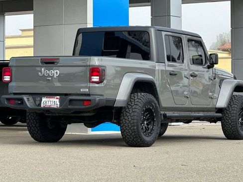 Used 2023 Jeep Gladiator Overland image 5