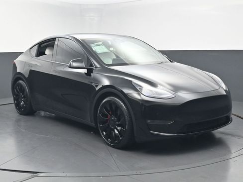 Used 2022 Tesla Model Y Performance AWD/4WD image 2