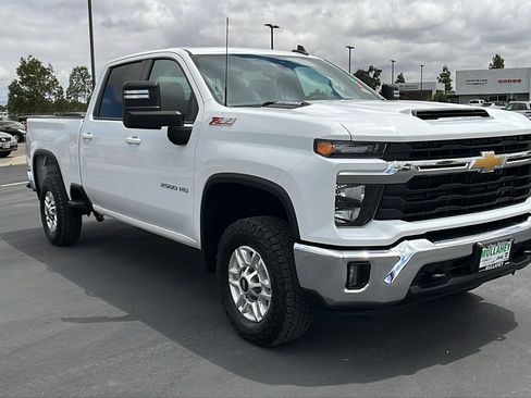 Used 2024 Chevrolet Silverado 2500 LT w/ Convenience Package AWD/4WD image 1