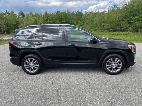Used 2024 GMC Terrain SLT AWD/4WD image 4