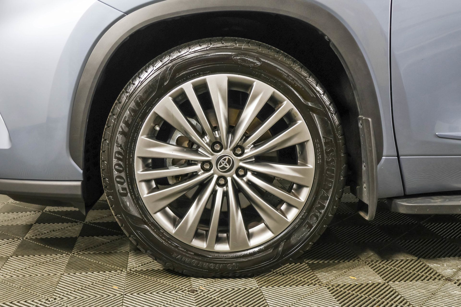 Used 2022 Toyota Highlander Platinum AWD/4WD image 24